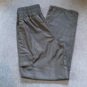 Almost Famous Straight Fit Elastic Waist Black Cargo Pants. Sz Sm.  NWOT
